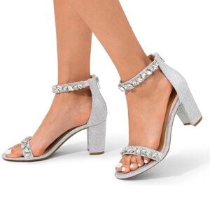 NWOT DREAM PAIRS Women's Low Chunk Heel Silver Sparkling Prom Sandals Size 8.5